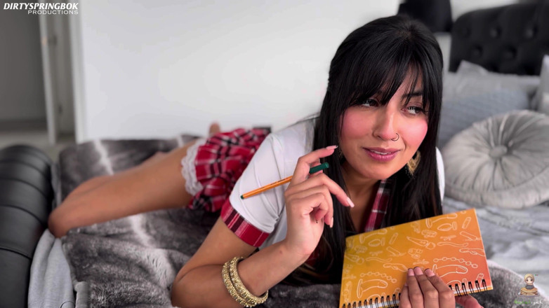 Aaliyah Yasin: นักศึกษาหญิงเงี่ยน อาเลียห์ ยาซิน สูบบุหรี่