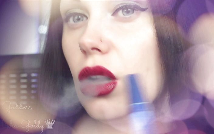 Goddess Misha Goldy: &amp;quot;Mes lèvres envoûtantes de fumer sont tout ce dont tu...