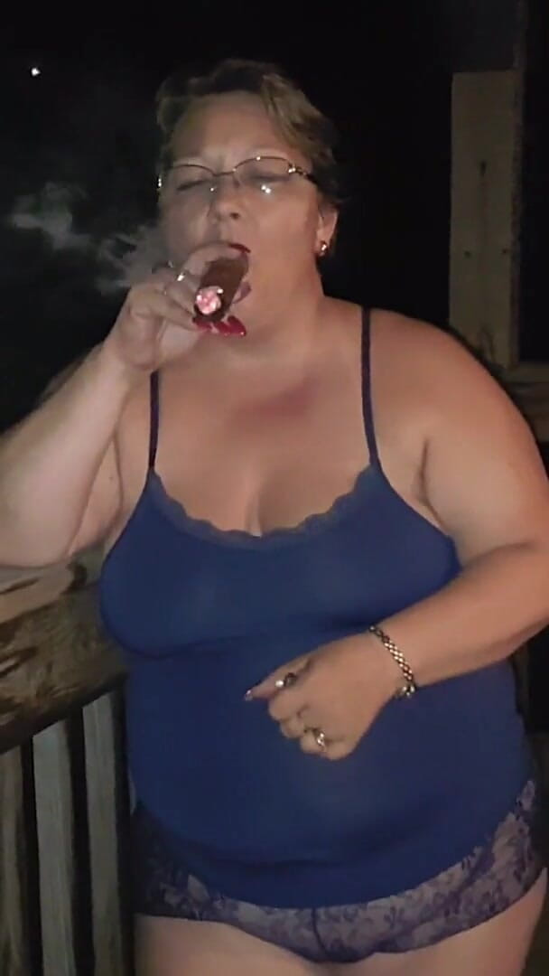 Huge Cigar Smoking (Smoking Dawn) Huge Cigar Smoking (Smoking Dawn)
