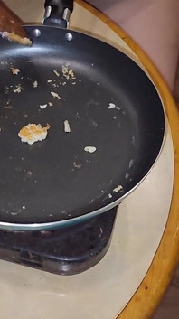 Eu amo acumular muitas gozadas do meu homem, para cozinho e comê-lo