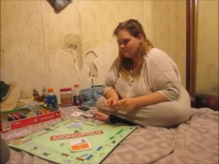 Fat Goddes: Esposa pierde enelp y vende su coño por un préstamo...