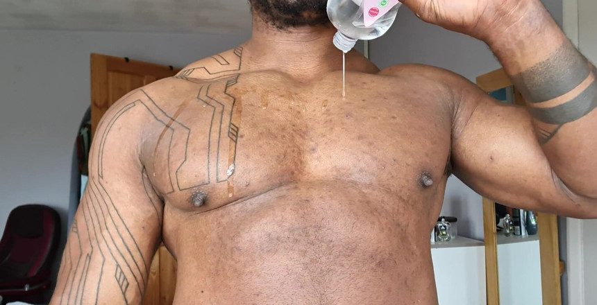 Amadeus: 가슴 바운스와 젖꼭지 플레이를 좋아하는 사람.