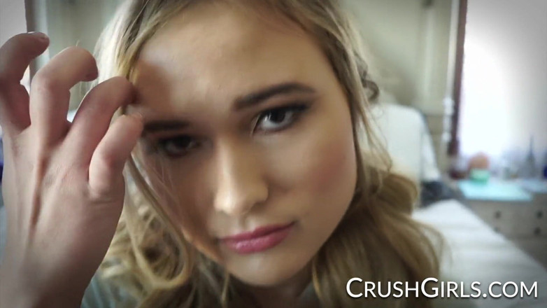 Crush Girls: Rozdrcené dívky - Alyssa Cole byla potrestána za to, že dostala finance...
