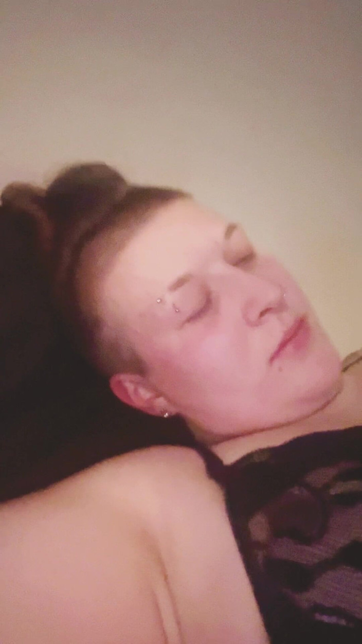 Thekookiejar: Si pejantan seksi skyy blu pengen ngerjain kontol untuk pertama...