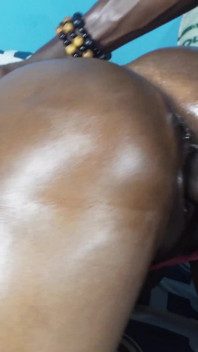 Estrela pornô nigeriana leva o pau enorme em sempre