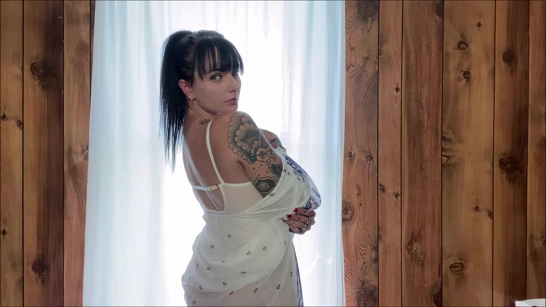 Miss Morticia: Un incantesimo non nudo