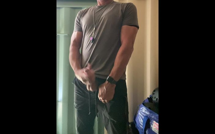 JockDad87: Jockdad87 उपकरण कोठरी पर वीर्य का भार छोड़ता है