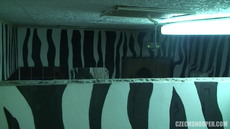 Czech Snooper: Snooper checo 1: chicas de baño - ¡una conexión de club sucio de...