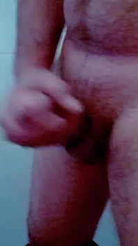 Max Roy masturbando en el baño