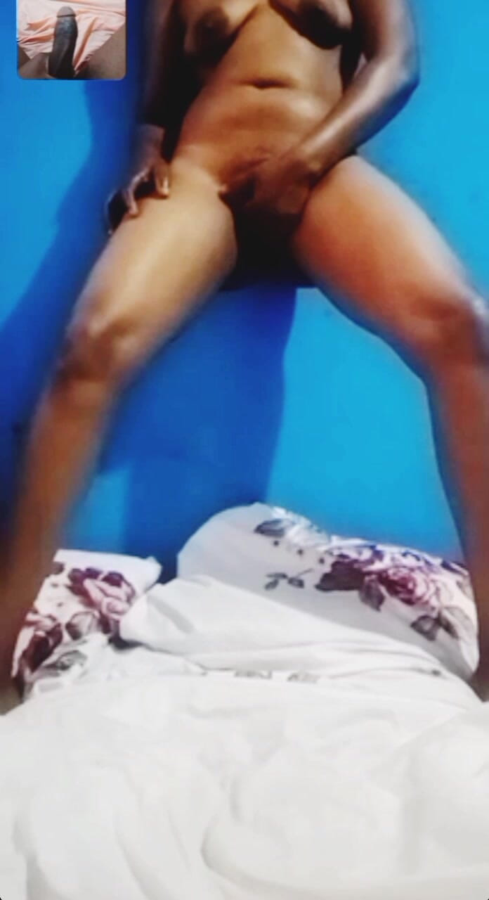 Me and my new slut: Cachonda mamá masturbándose vía video llamada - parte 2