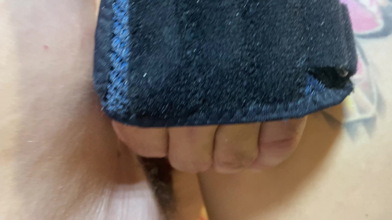 Hairy couple: Muž s rozbitou ručně vyrobenou garáží šuká s měkkým penisem, Hanjob...