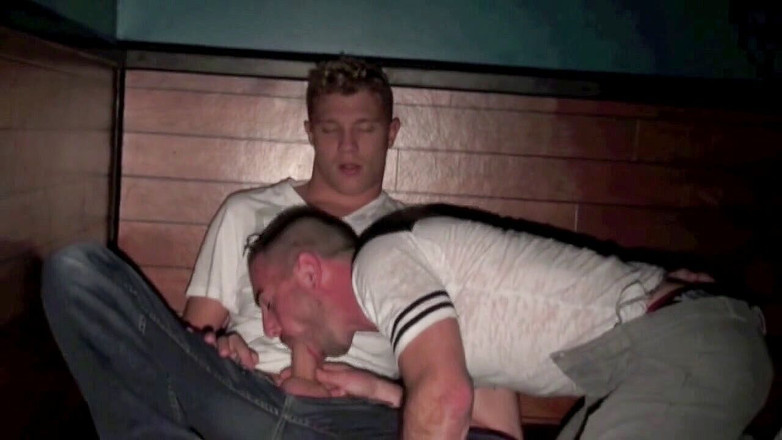 Gaybareback: Bastian bị Kameron Frost đụ