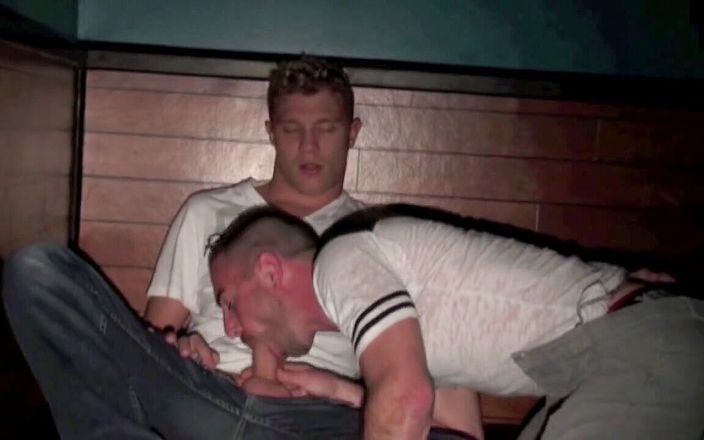 Gaybareback: Bastian knullad av Kameron Frost