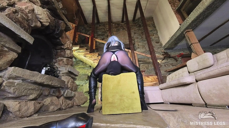 Mistress Legs: Dominatrix culo de nylon sorpresa después de sentado en la...