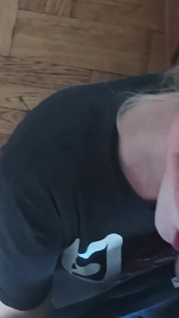 Hemmagjord amatör MILF avsugning och deep throat sammanställning med cumshot