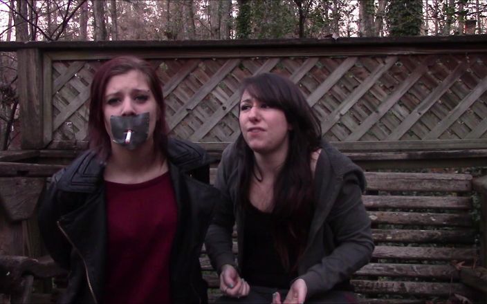 Selfgags classic: Stiefschwester durch hand über mund und klebeband zum rauchn bringen!