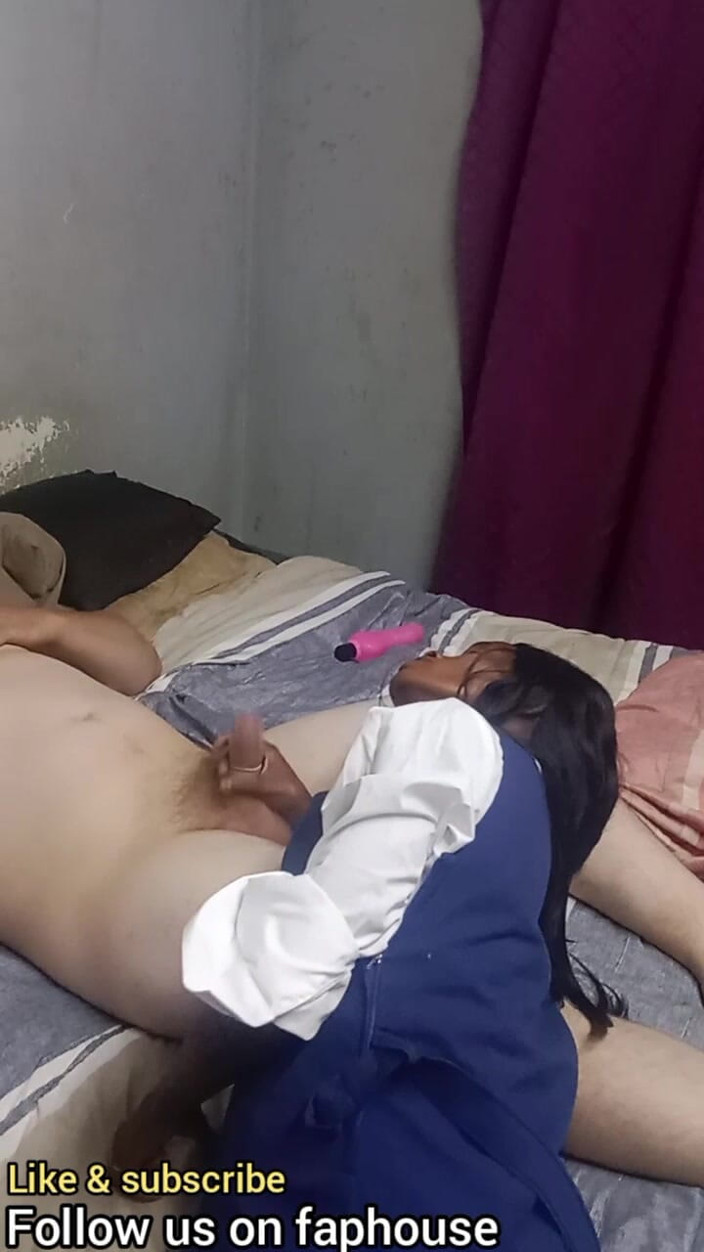 hothouse18xxx: Calda ragazza nera di 18 anni della scuola succhia il cazzo...