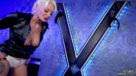 Mon esclave léchage de sperme, face sitting - Miss Paris Hambourg