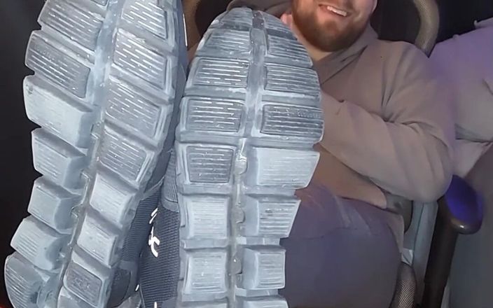 WolfgangWhite: Scopami le scarpe, poi sborro sulle dita dei piedi