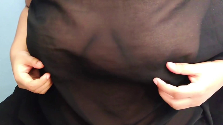 Aria Mia: 호스텔 침대에서 콜라주 핫한 소녀 - 보지 안에 오이를 사용하여 파괴 (섹시한 아랍 소녀)