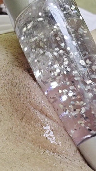 Cô ấy trượt vào âm hộ bẩn thỉu của tôi