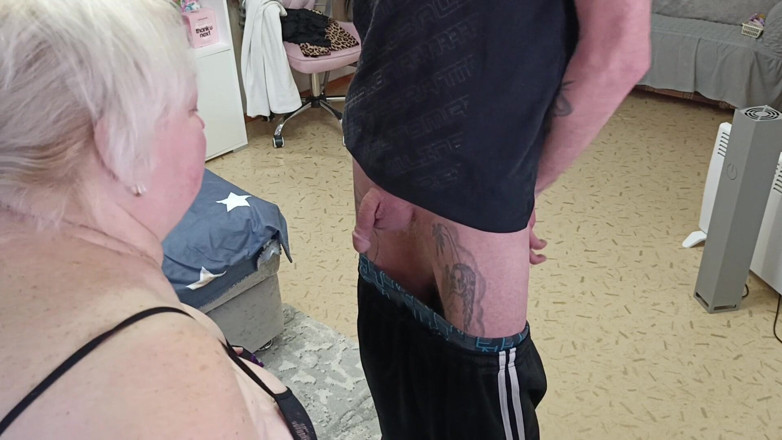 Zona901: Ngentot mulut ibu tiriku sampai crot di dalam