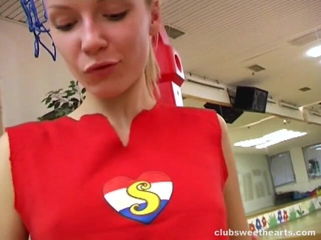 SkinnySweetHearts: Cindy zostaje zerżnięta w centrum fitness