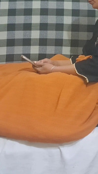 Il vestito nero bhabi stuzzica il suo dever gioco di ruolo giocoso desi