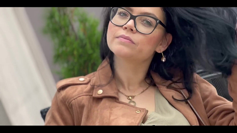 Shione Cooper: Rauchen im Regen auf dem Hoteldach :)