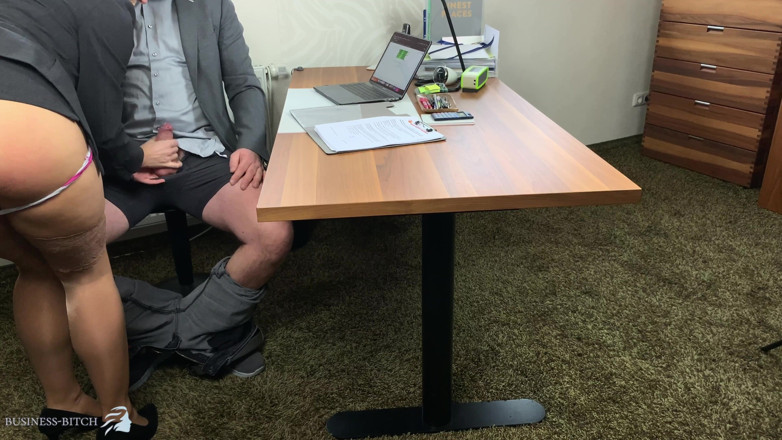 Business Bitch: Jefe usa secretaria sexy y llena todos sus agujeros