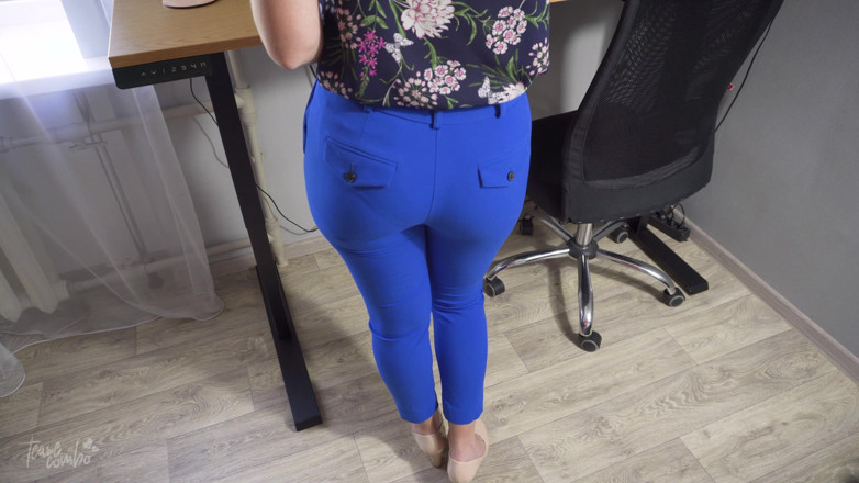 Teasecombo 4K: Urmărind o colegă cu linie de chiloți vizibilă în pantaloni