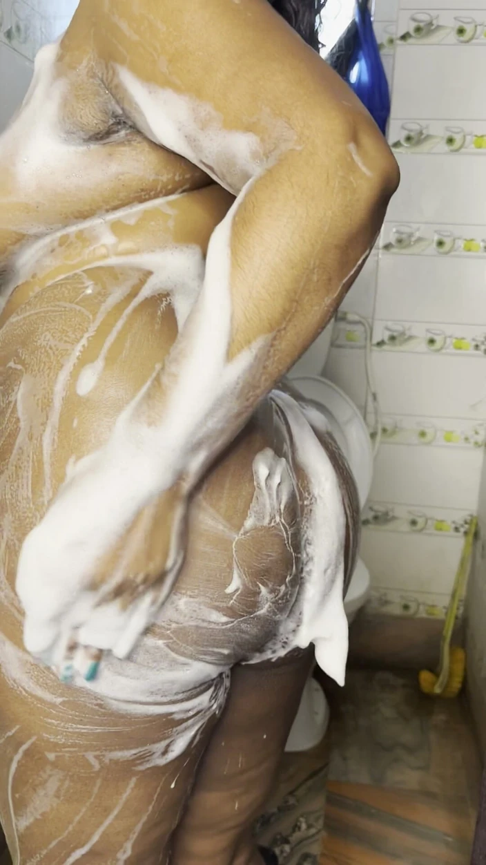 CandyyShopp: House Wife Taking Her Shower and Feeling Horny