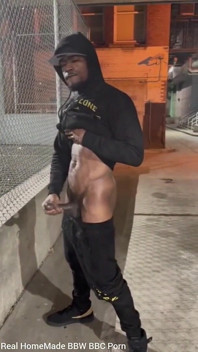 Ao ar livre ejaculação acariciando meu grande pau preto