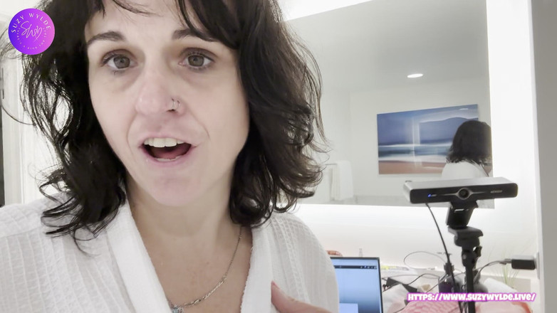 Suzy Wylde: Peep Suzy's Birthday Surprise