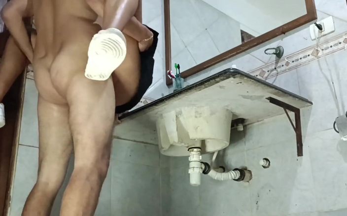 Karely Ruiz: Öğrenciyle banyoda anal sikiş