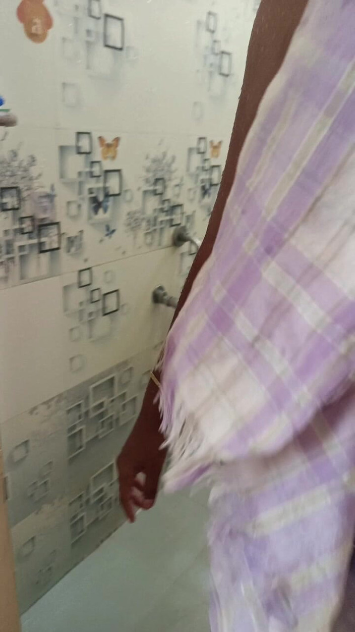 Ilakkiya: 아줌마 목욕 바이럴 비디오