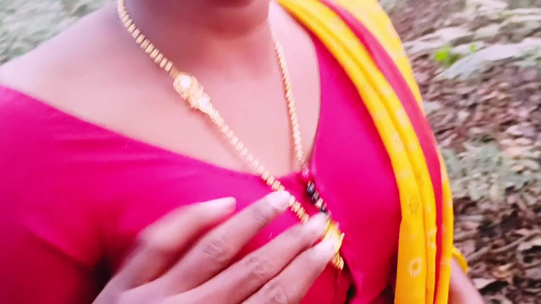 Telugu honey lips: Desi outdoor-dschungel-sex
