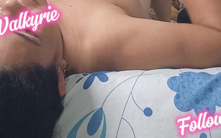 Valkyrieandluigy: Namorada chupando delicioso gordo garganta profunda fodendo rico