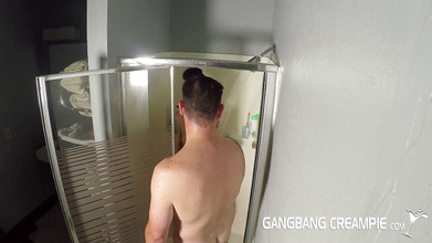 Aziani: ブルネットシャワーと仮面の男との性交