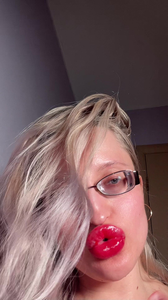 FinDom Goaldigger: Tlustá Eyeglsses Biglips Dildo Kouření Lipgloss JOI
