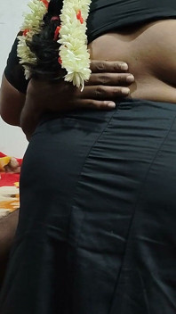 Makcik India berkongkek dalam kawan suami di rumah