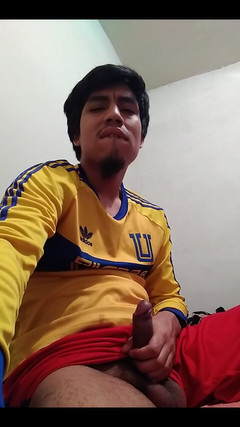AlexAlejandro13: इस अच्छे मोटे लंड को देखने के लिए भागने आओ