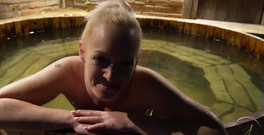 Lea Kirsch: Nadržená show pro sousedy! Puplic Stříká u zahradního vířivého bazénu!...