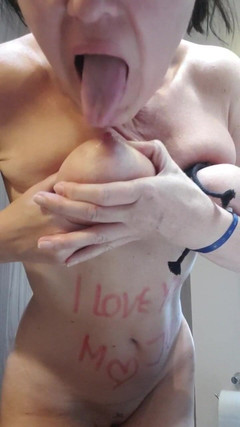 JulieEroticDress: Оргазм мамки в каравані