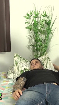 Man Makes Program With Transvestite And Doesn't Pay