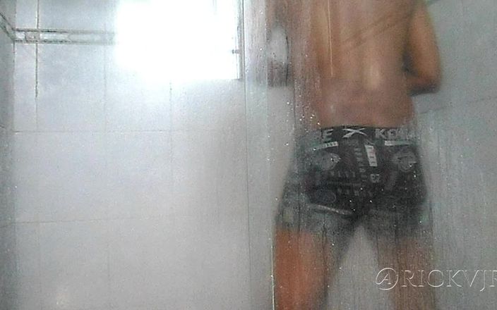 Rickvjr: Twerking au bain n° 2 danse sous la douche