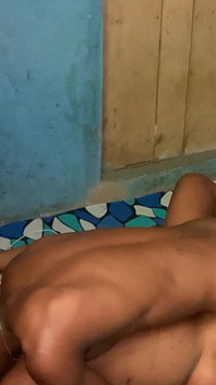 Il mio vicino mi ha invitato per un bel lancio.. Dopo il pranzo è andata a letto nuda