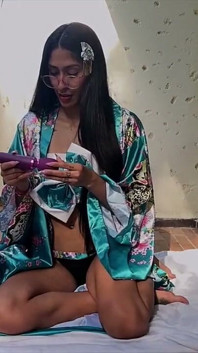 Gisele - masturbare asiatică