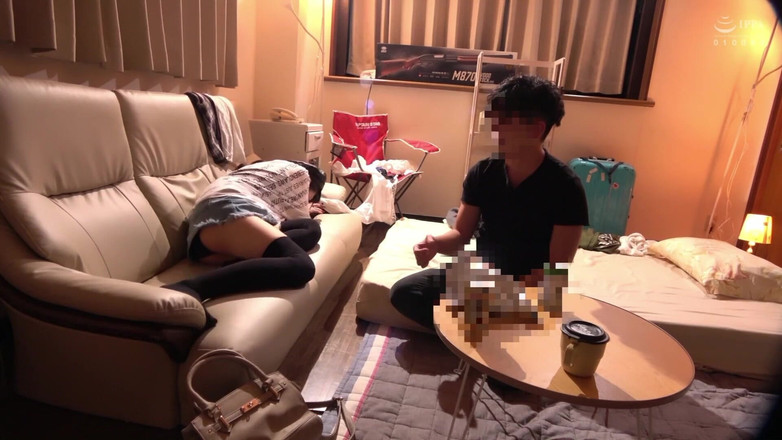 Raptor Inc: La amiga que se estrella después de perder el último tren,...