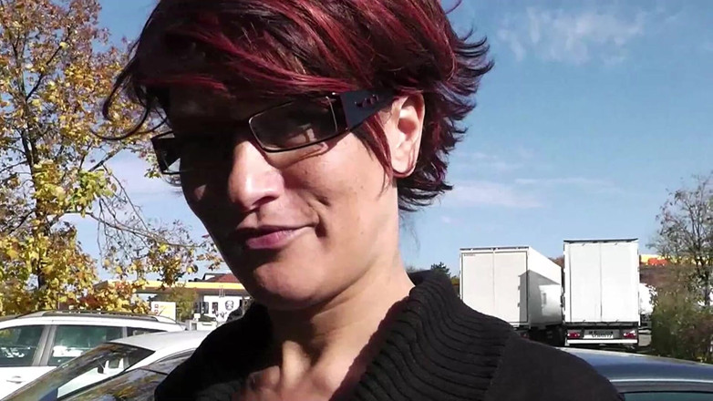 Popp Sylvie: Экстремальный глотание спермы!